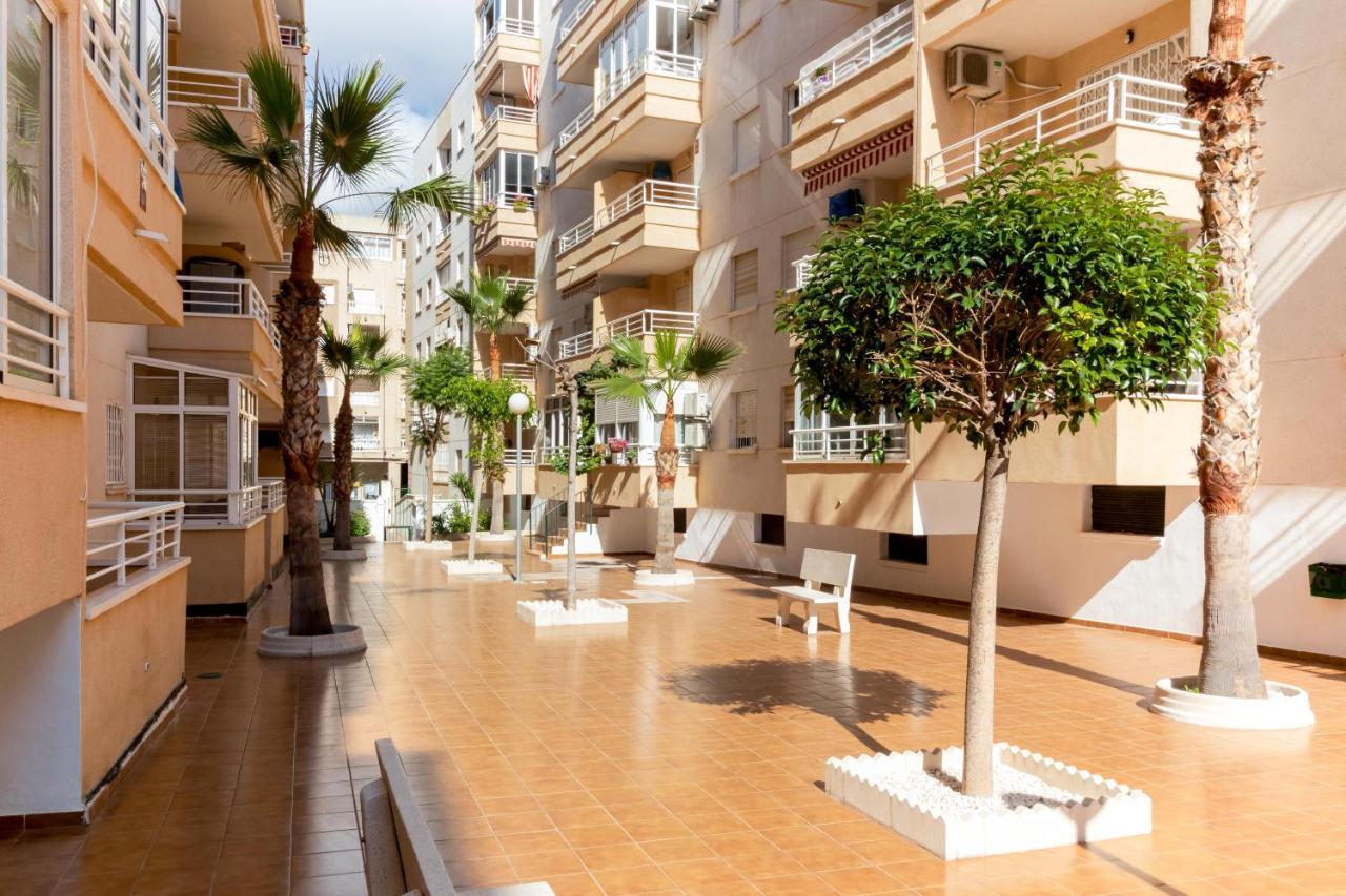 Piso En El Centro Appartement Torrevieja Buitenkant foto